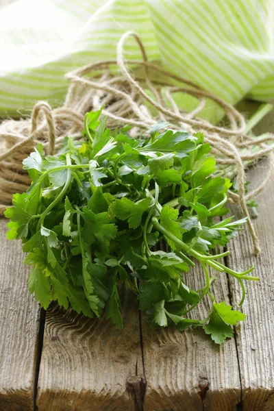 Green, organic parsley on wooden table — Stock Photo, Image