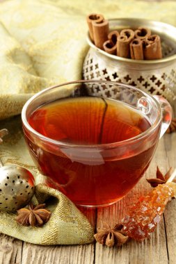 baharat - tarçın çayı, bir karanfil ve bir anason