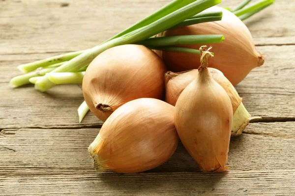 Fresh onions green and shallot on a wooden background — Stock Photo, Image