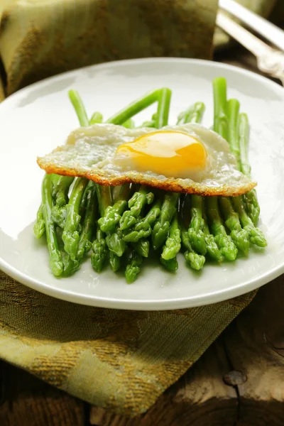 Gourmet breakfast - asparagus with fried egg — Stock Photo, Image