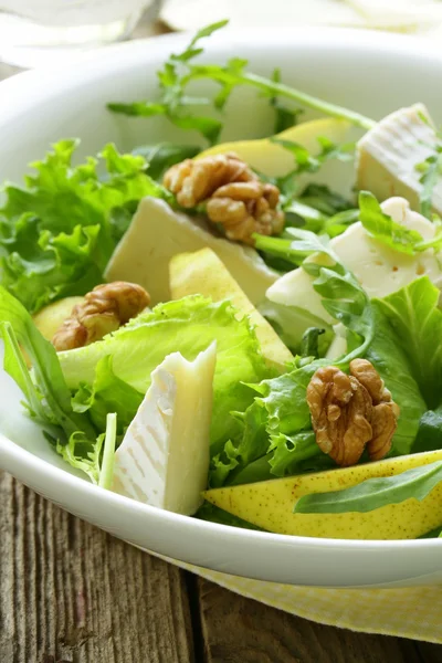 Salad with pear, walnuts and cheese camembert — Stock Photo, Image