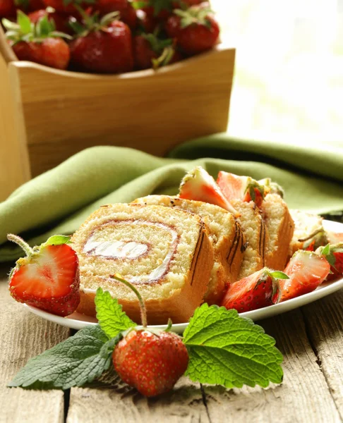 Roulade cake with cream and strawberries — Stock Photo, Image