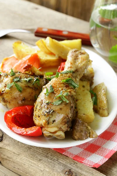 Baked chicken legs with vegetables for garnish — Stock Photo, Image