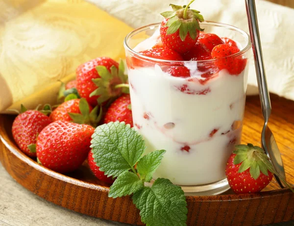 Dairy dessert - yogurt with fresh strawberries in a glass — Stock Photo, Image