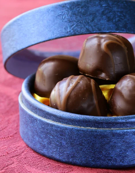Hediye kutusunda - tatlı tatlı çikolata — Stok fotoğraf
