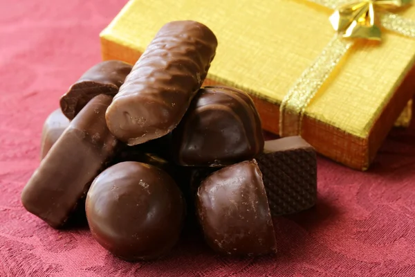 Chocolates in a gift box - sweet dessert — Stock Photo, Image