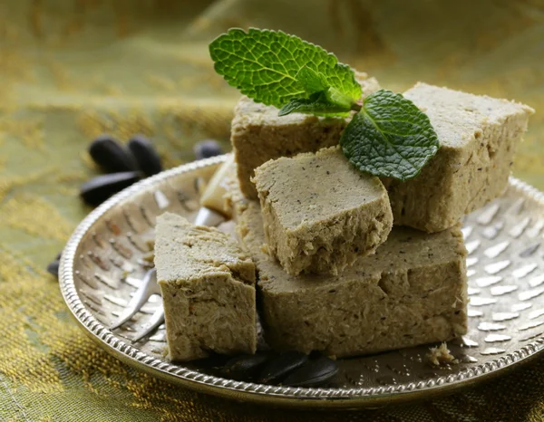 Halva dolce tradizionale orientale - semi di girasole e zucchero — Foto Stock