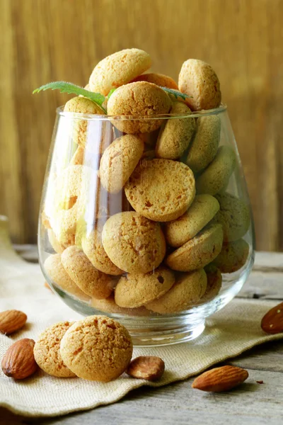 Sweet almond cookies biscuits (amaretti) on the table — Stock Photo, Image