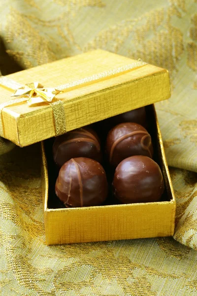 Chocolates in a gift box - sweet dessert present — Stock Photo, Image