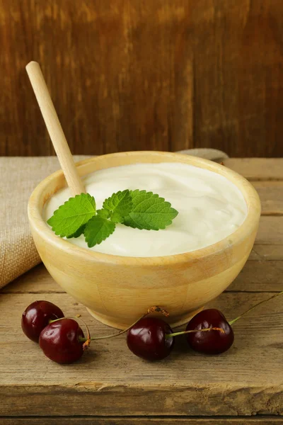 Productos lácteos orgánicos naturales (crema agria, yogur, queso crema ) —  Fotos de Stock