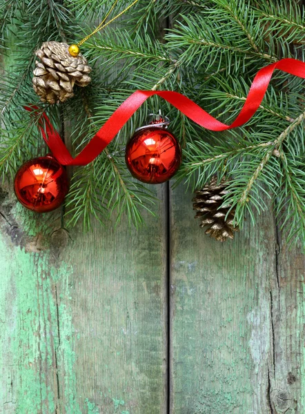Christmas wooden background is green fir tree branches — Stock Photo, Image