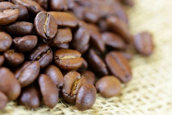 Macro shot of coffee beans on natural background — Stock Photo, Image