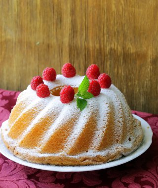 Noel kek ahududu ile yuvarlak