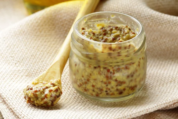 Traditionele dijon mosterd in een glazen pot — Stockfoto