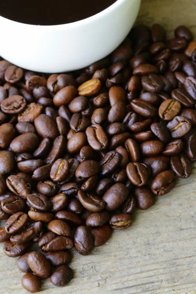 Cup of espresso coffee on a background coffee beans — Stock Photo, Image