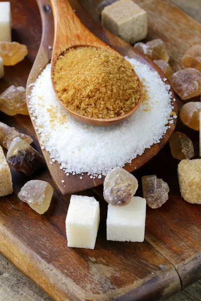 Various kinds of sugar, brown, white and refined sugar — Stock Photo, Image