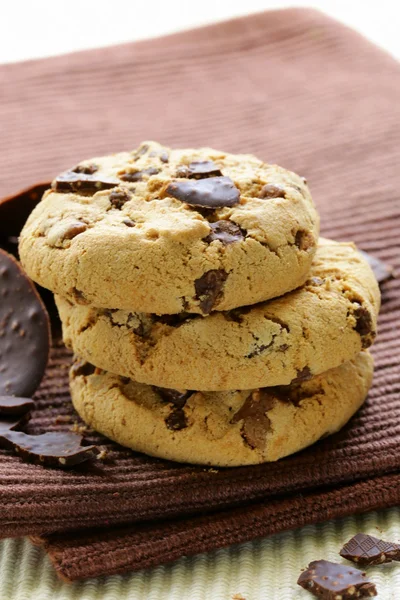 Crunchy chocolate chip cookies - delicious dessert — Stock Photo, Image