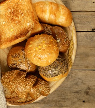 farklı ekmek (çavdar ekmeği, beyaz ekmek, ekmek çeşitleri)