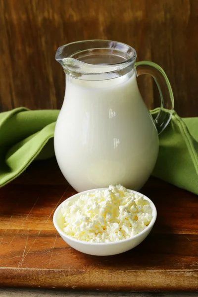 Still life of dairy products (milk, cottage cheese) — Stock Photo, Image