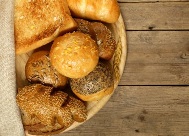 farklı ekmek (çavdar ekmeği, beyaz ekmek, ekmek çeşitleri)