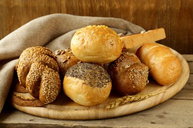 farklı ekmek (çavdar ekmeği, beyaz ekmek, ekmek çeşitleri)