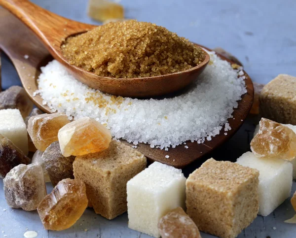 Various kinds of sugar, brown, white and refined sugar — Stock Photo, Image