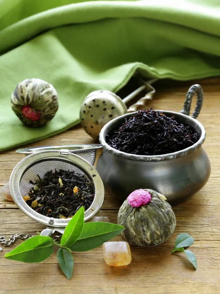 Assortment of tea - black leaf, green, exotic and tea strainers — Stock Photo, Image