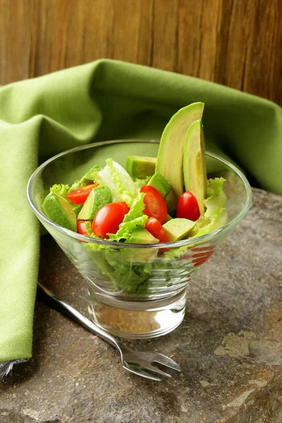 Ensalada con aguacate y tomates cherry —  Fotos de Stock