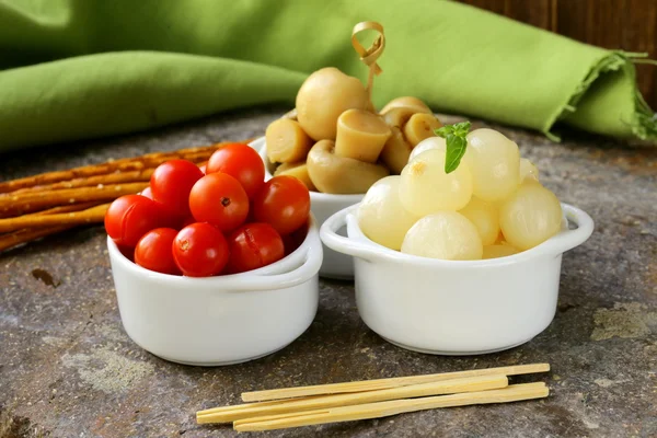 Pickled snacks (tapas) - mushrooms, tomatoes, cucumbers and pearl onions — Stock Photo, Image