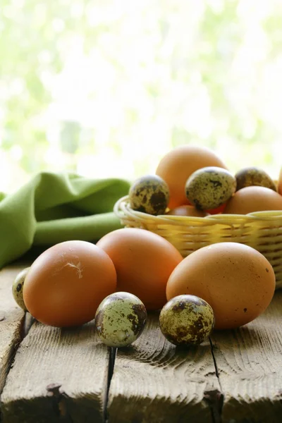 Organic fresh eggs on a wooden table — Stock Photo, Image