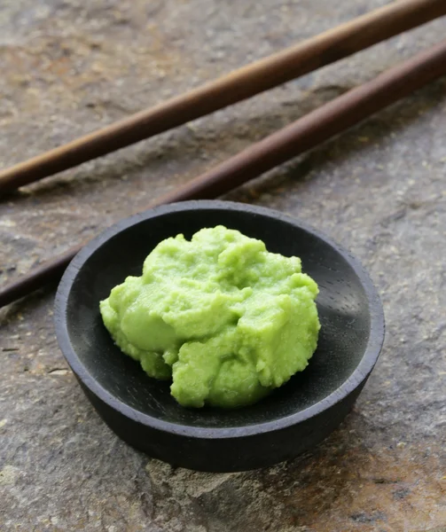 Σάλτσα μουστάρδας wasabi για ιαπωνικό φαγητό — Φωτογραφία Αρχείου