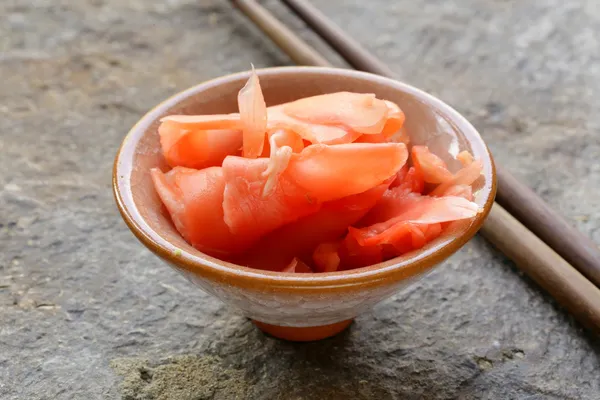 Gingembre mariné pour sushi - épices japonaises — Photo