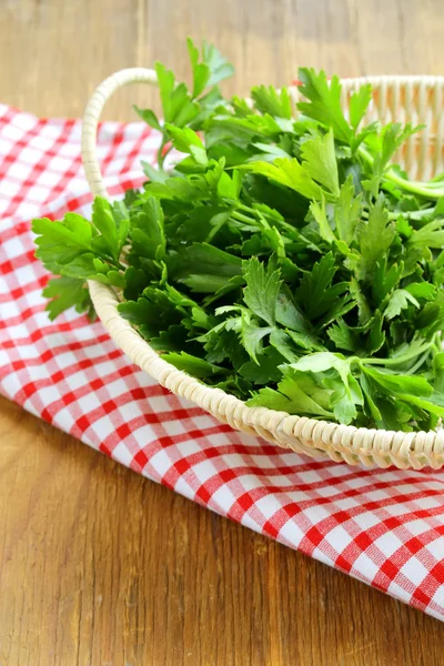 Fresh green parsley in wicker basket — Stock Photo, Image