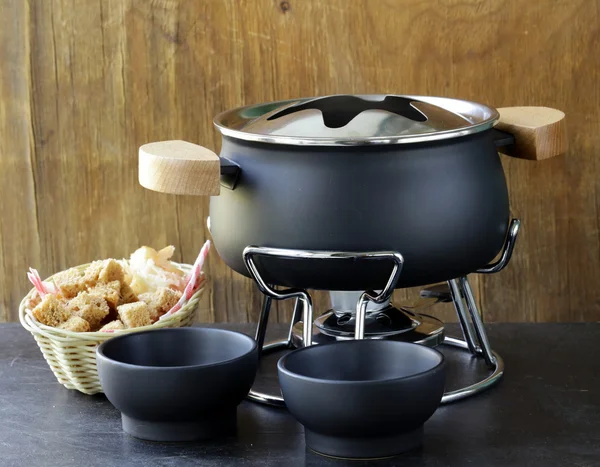 Särskild uppsättning redskap för matlagning fondue (ost, choklad) — Stockfoto