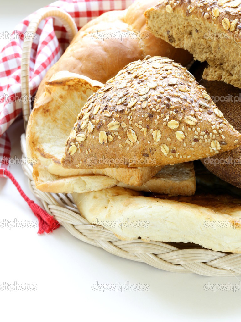 Different types of bread (rye bread, white loaf, bun) — Stock Photo
