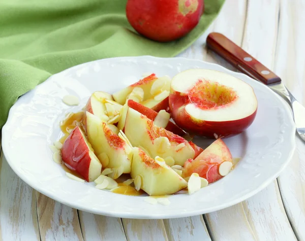 Summer fruit dessert with peaches, almonds and honey — Stock Photo, Image