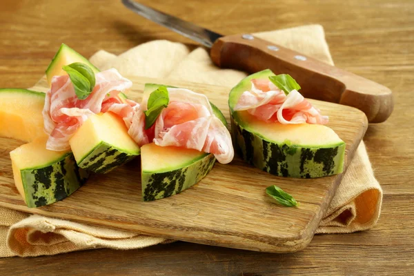 Italian antipasti melon with smoked ham (prosciutto melone) — Stock Photo, Image