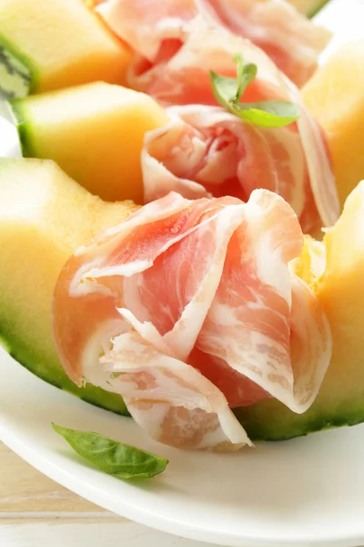 Italian antipasti melon with smoked ham (prosciutto melone) — Stock Photo, Image