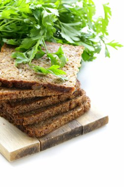 Kepekli çavdar ekmeği ile kepek ve tohumlar, sağlıklı yiyen