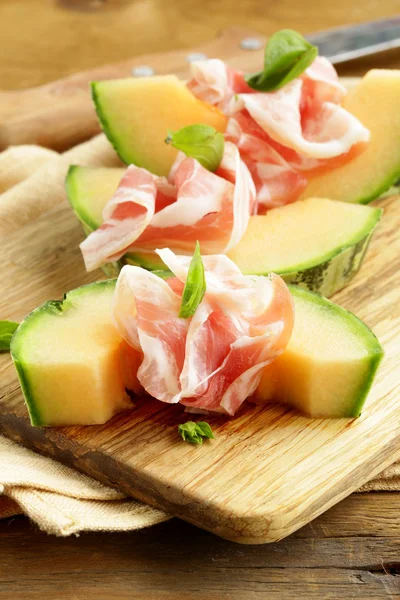 Italian antipasti melon with smoked ham (prosciutto melone) — Stock Photo, Image