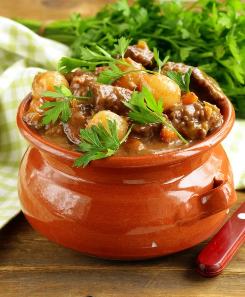Beef stew with vegetables and herbs in a clay pot - comfort food — Stock Photo, Image