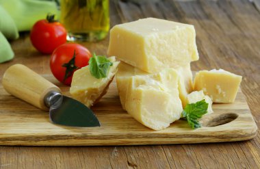 ahşap oyun tahtası sert doğal parmesan peyniri
