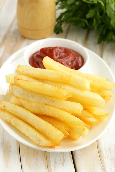 Traditional French fries with ketchup — Stock Photo, Image