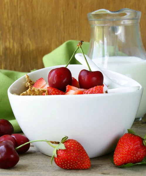 Grain muesli with strawberries and cherries — Stock Photo, Image