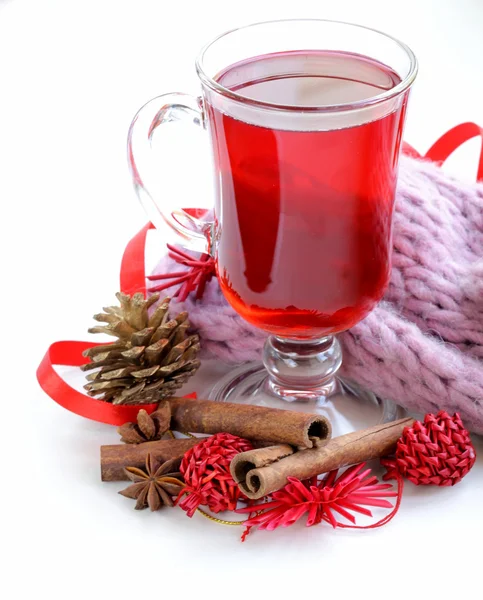 用桂皮和八角茴香的圣诞美酒 (温热的酒、 茶) — 图库照片