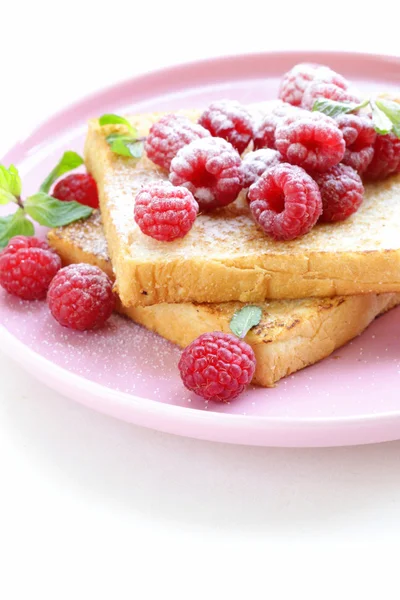 Fresh toasted toast with raspberries and powdered sugar — Stock Photo, Image