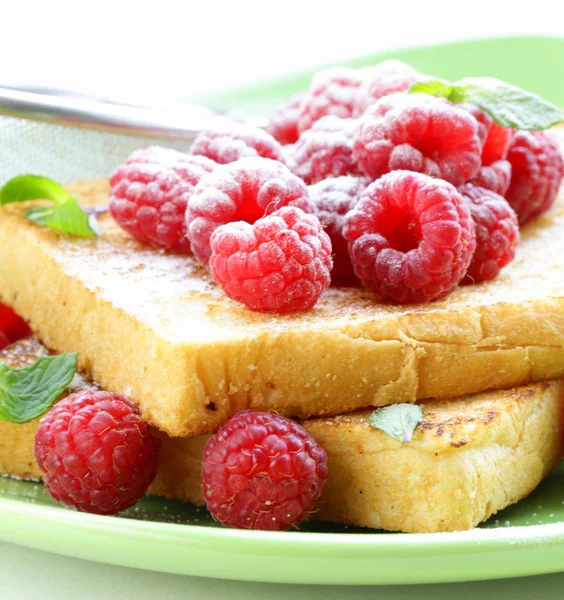 Fresh toasted toast with raspberries and powdered sugar — Stock Photo, Image