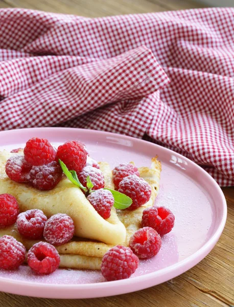 Pancakes (crepes) with raspberries and mint - healthy breakfast — Stock Photo, Image