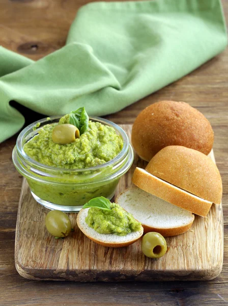 Snack tapenade of green olives and basil — Stock Photo, Image