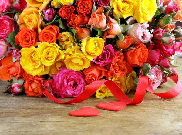 Different color roses (yellow, red, pink) may be used as the background — Stock Photo, Image